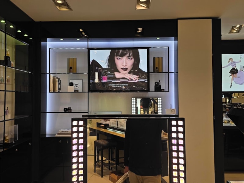 Wall Murals & Graphics