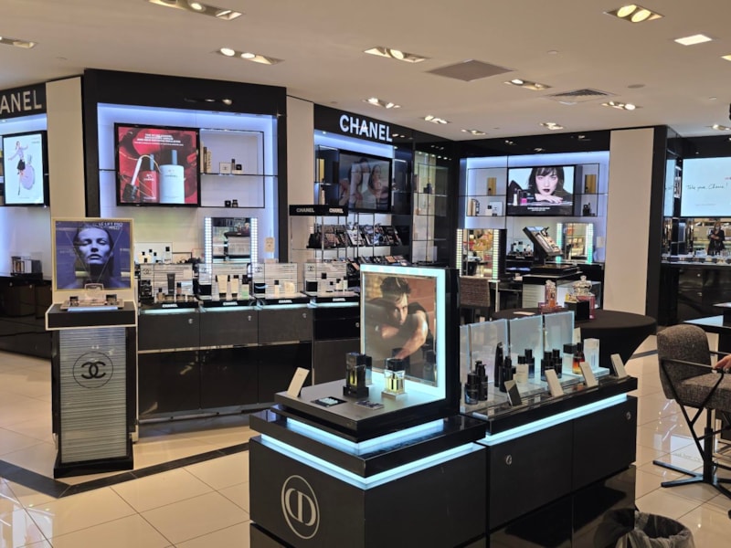 Wall Murals & Graphics