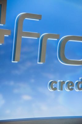 Edgelit and Backlit Signs