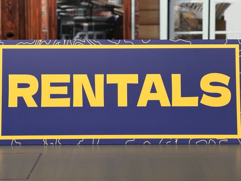 Custom Signs & Signage | Live Entertainment Venues | Corrugated Plastic / CoroplastTM