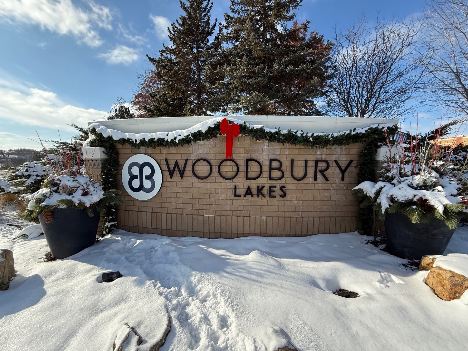 Retail Signage That Works: How Image360 Woodbury Elevates the Woodbury Lakes Experience