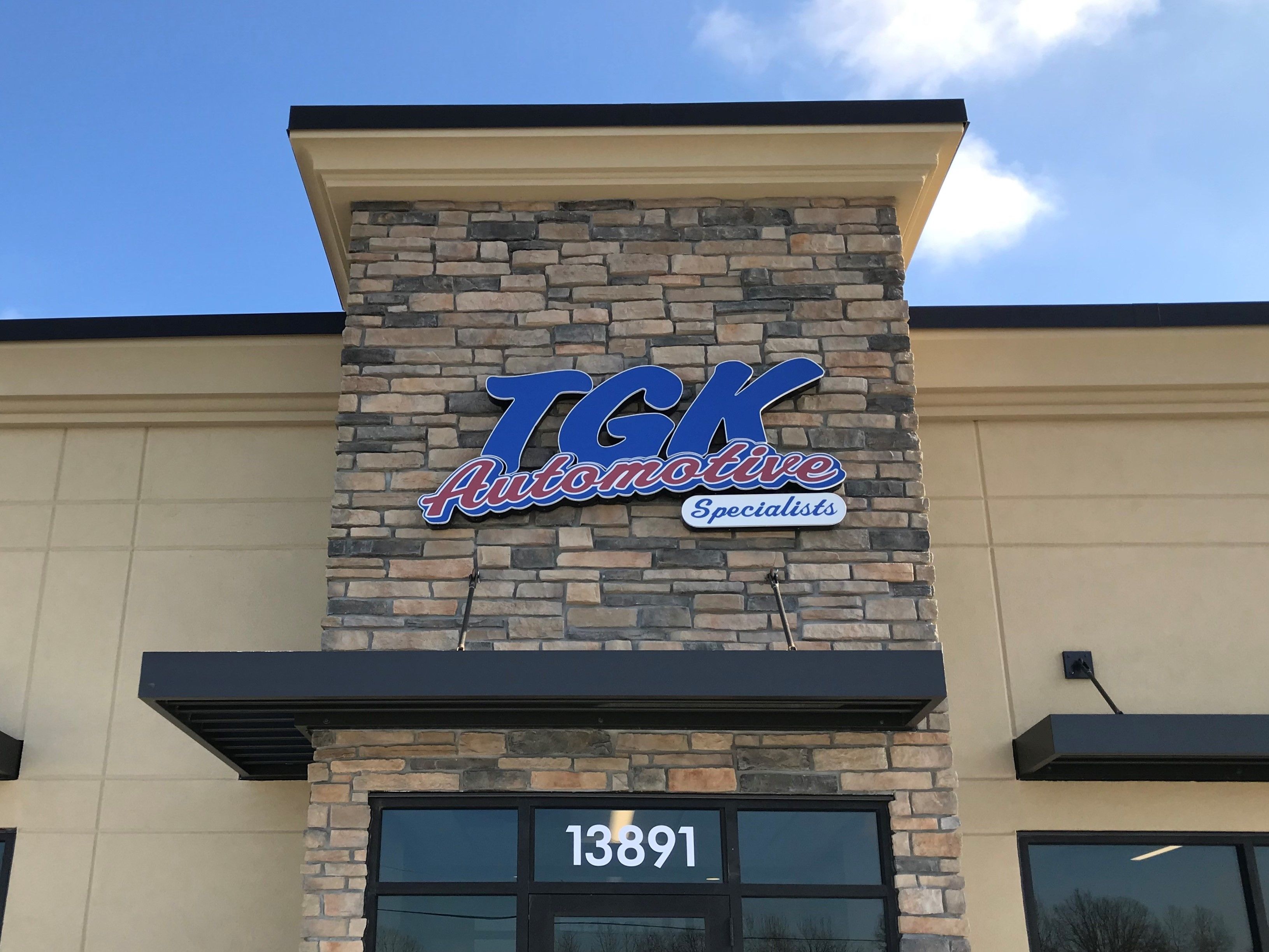 Exterior Illuminated Dimensional Building Sign for Automotive Services in Hugo, MN