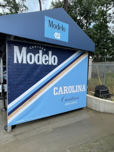 Vinyl Banner - Modelo - Chapel Hill, NC