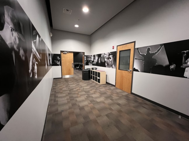 Wall Murals & Graphics