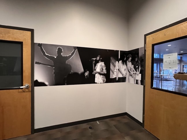 Wall Murals & Graphics