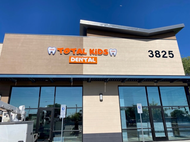 3D Signs & Dimensional Letters