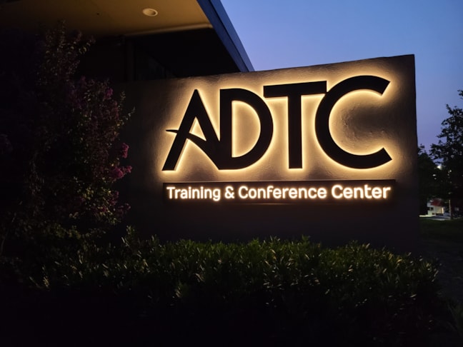 3D Signs & Dimensional Letters | Halo Lit Lighting