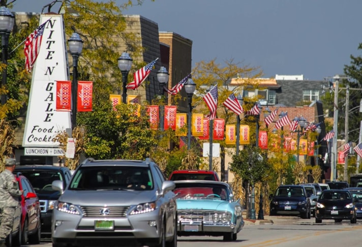 Boulevard pole banners are used by municipalities to dress up main street year round or for special events.