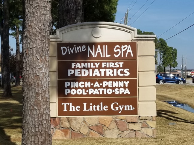 Houston Area Property Manager Monument Retail Tenant Signage