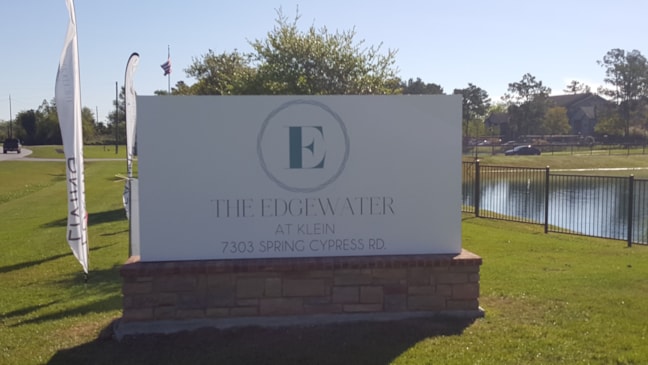 Houston Apartment Monument Signage