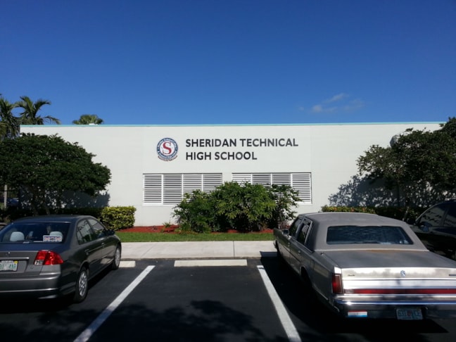 3D Signs & Dimensional Letters & logos