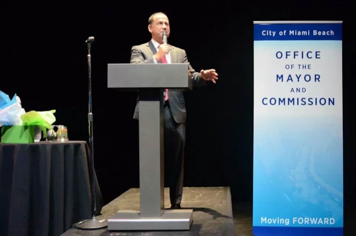 Retractable Banners, Pop-Up Banners and Stands