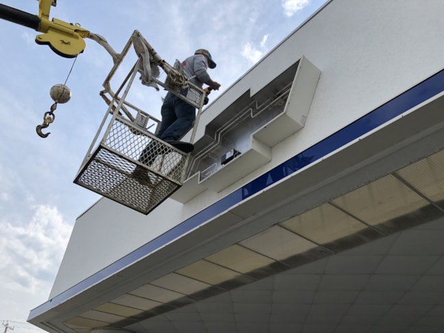 Edgelit and Backlit Signs