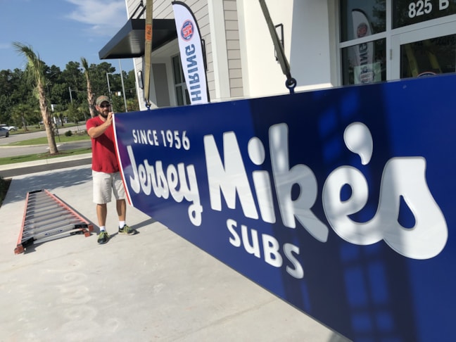 Exterior & Outdoor Signage | Restaurants & Foodservice