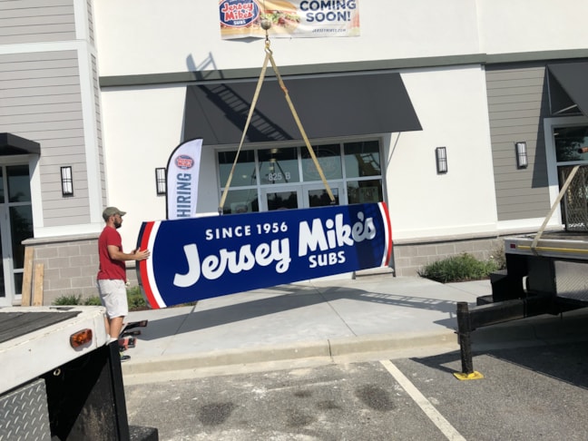 Exterior & Outdoor Signage | Restaurants & Foodservice