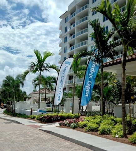 Feather Flags & Flutter Flags in [city]