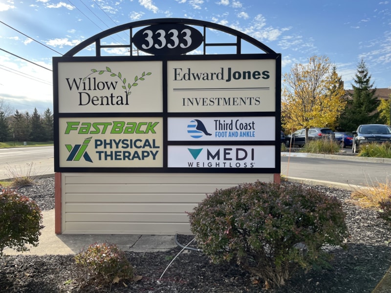 Monument Signs | Retail | New Berlin WI | Vinyl