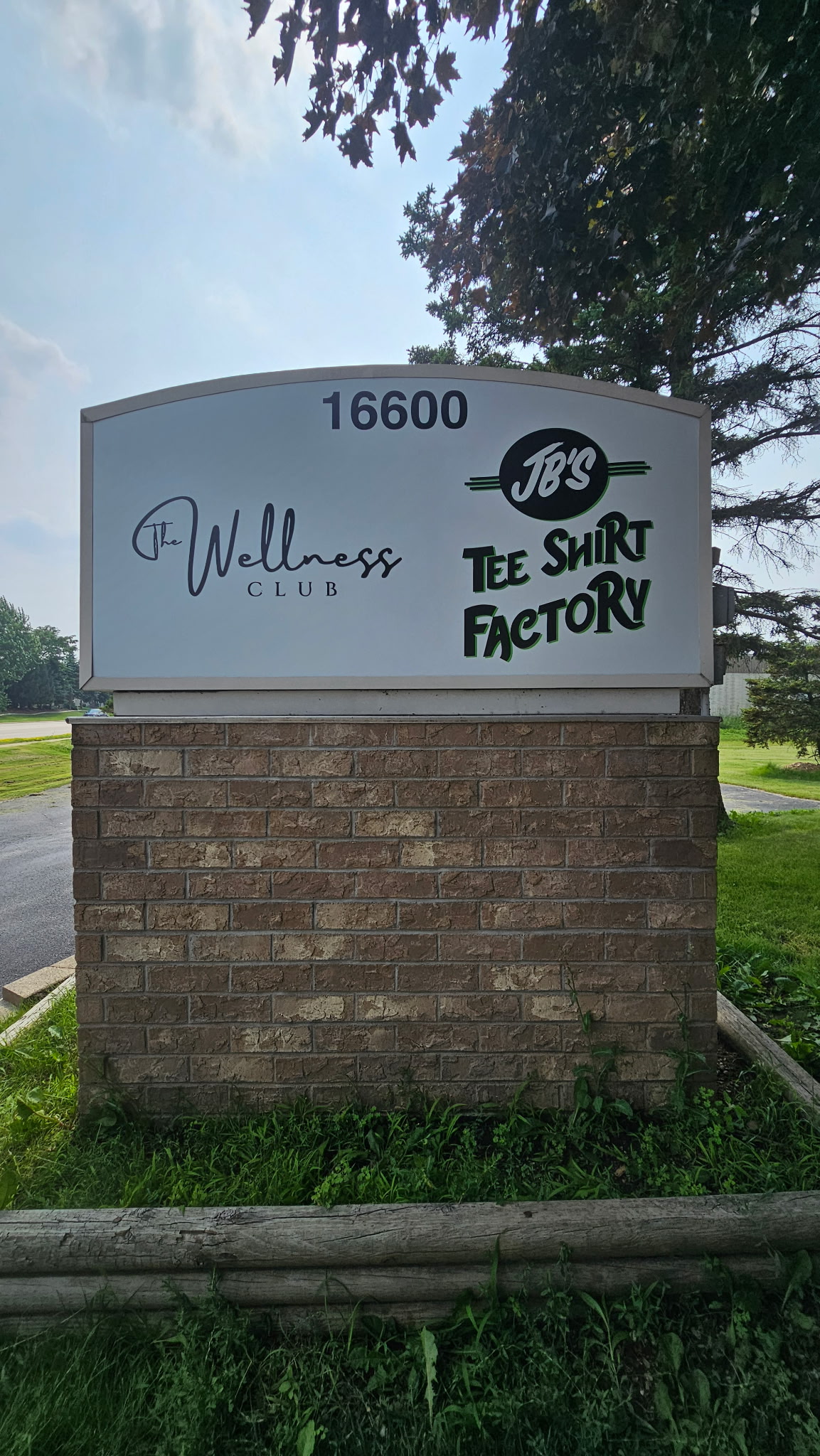 Monument Signs | Retail | West Allis WI | Vinyl