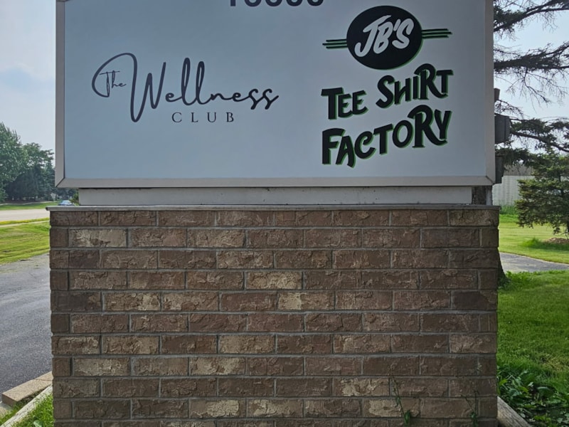 Monument Signs | Retail | West Allis WI | Vinyl