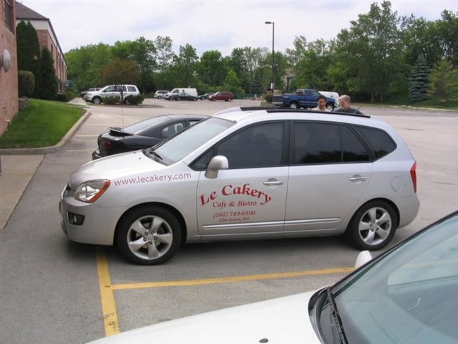Kia Rondo - Vinyl Lettering - Le Cakery