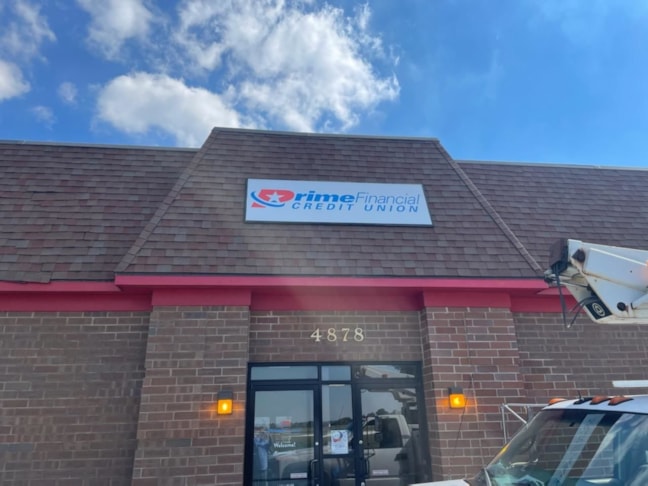 Edgelit and Backlit Signs