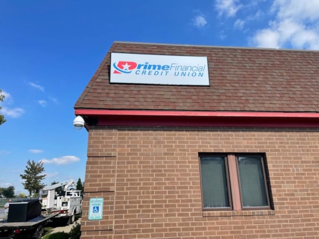 Edgelit and Backlit Signs