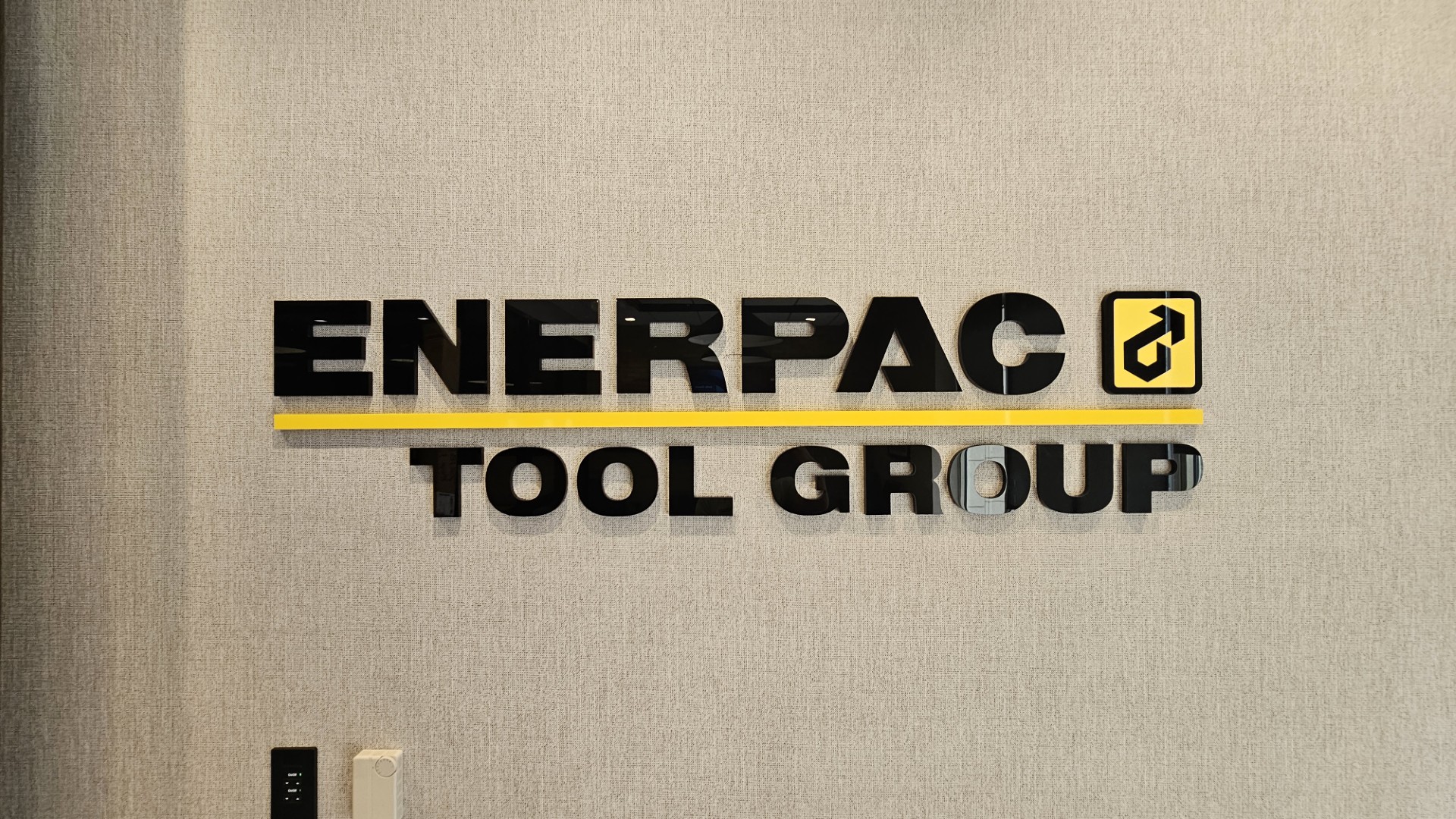 Custom Signs & Signage | Service and Trade Organizations | Milwaukee WI | Acrylic