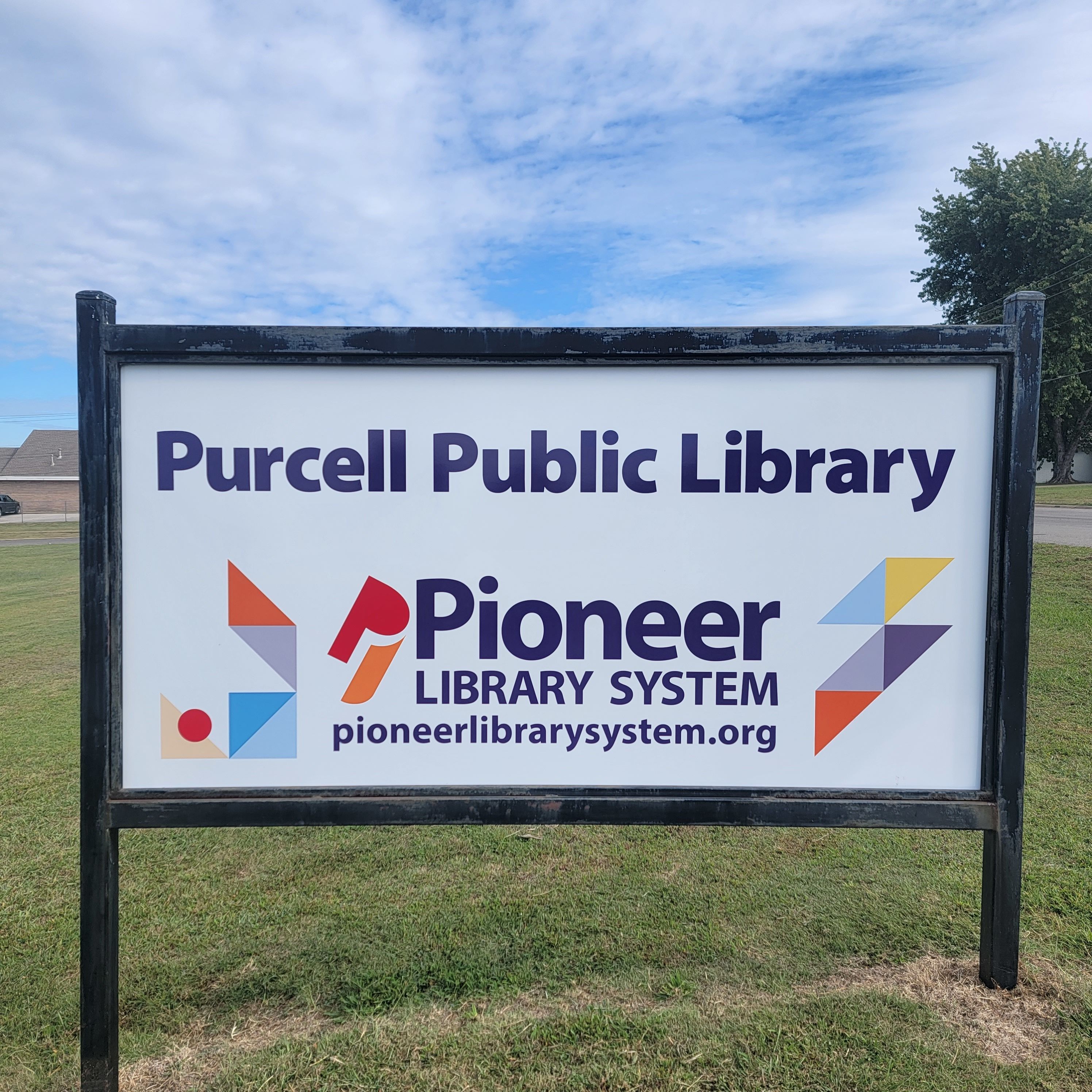 What Are the Best Business Sign Options for High-Traffic Areas?