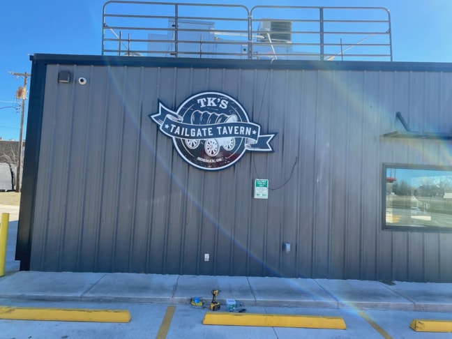 Edgelit and Backlit Signs